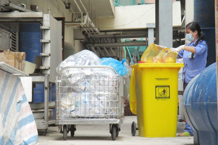 Vai trò và ý nghĩa của xử lý rác thải y tế trong khám và điều trị