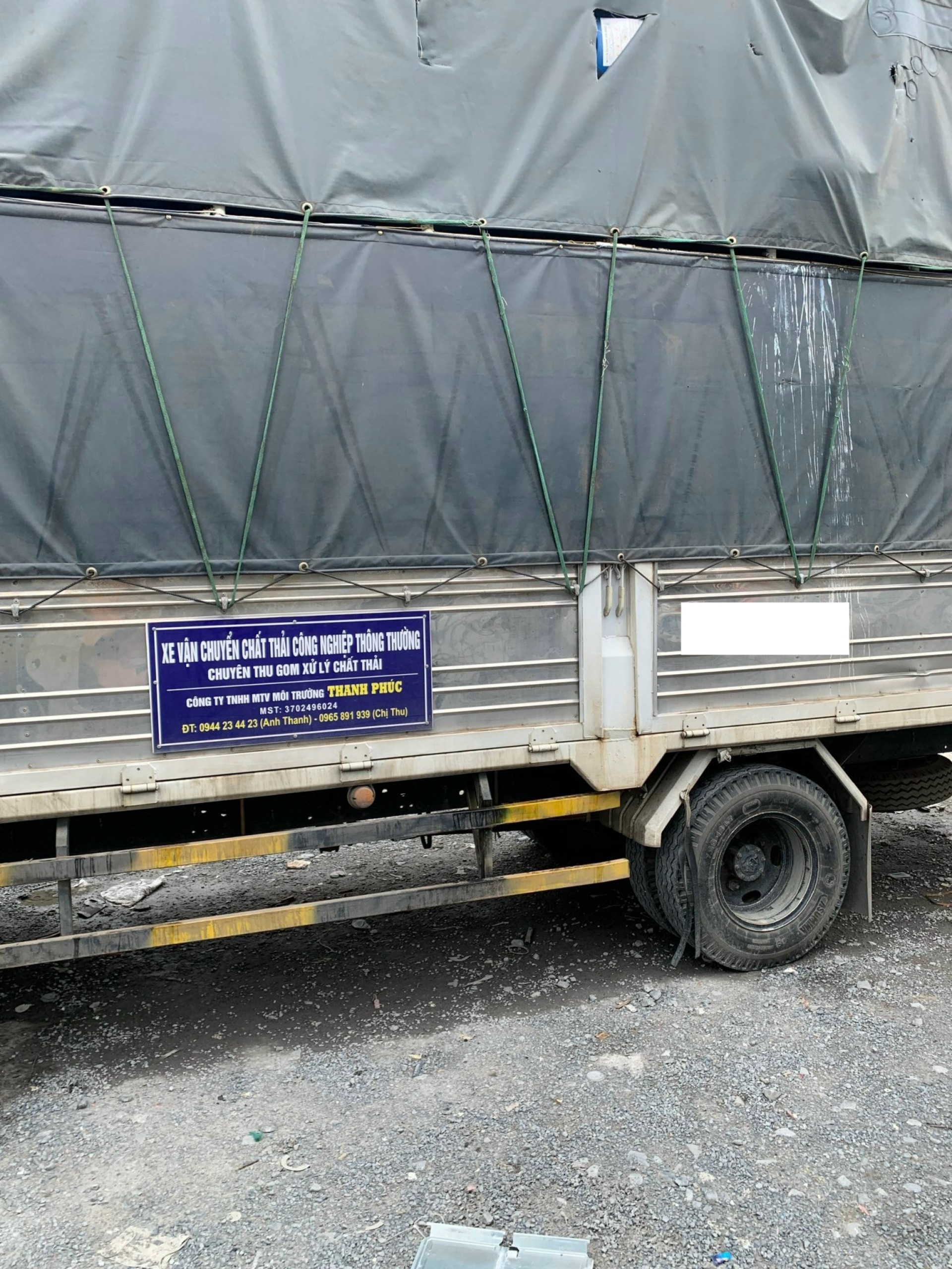 Xe chở chất thải rắn từ quá trình sản xuất kinh doanh của Thanh Phúc