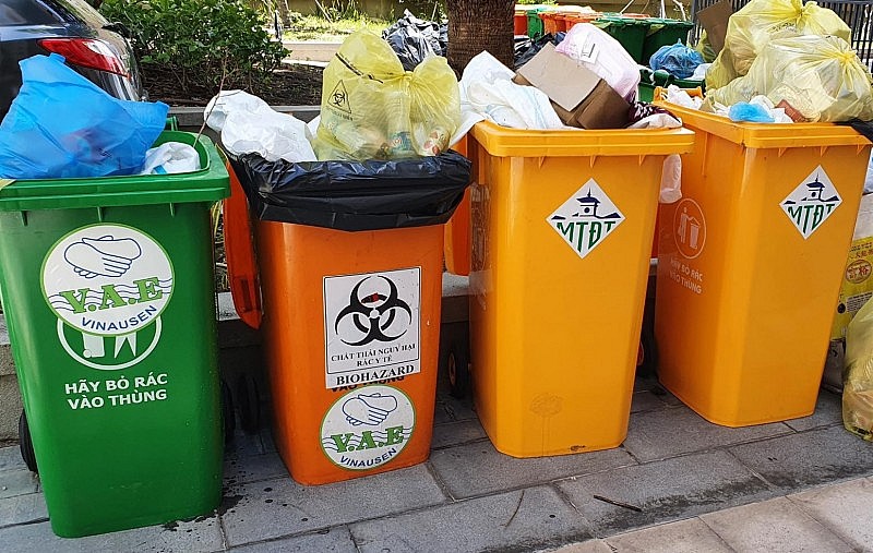 Công ty thu gom rác thải sinh hoạt
